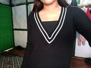V-neck sweater tops