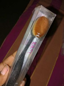 Huda Beauty Brush