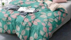 Stylish Glace Cotton Bedsheet With 2 Pillow Covers