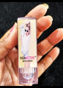 HUDA BEAUTY NO. 09