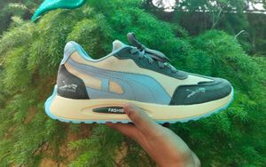 Puma Sneakers