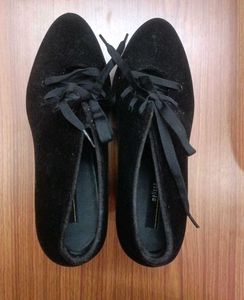 UNIQUE 💖❤️Black Wedge Heel Booties