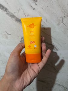 Aqualogica Glow Dewy Sunscreen