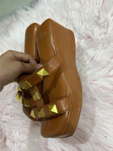 Cushiony And Comfertable Wedge