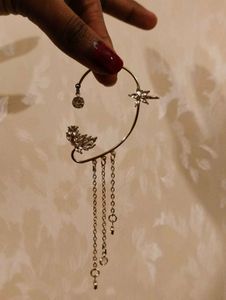 Sparkling Silver Ear Cuff ( Y2k )