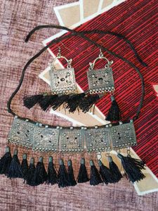 Stylish Silver Tone Necklace & Earring Set