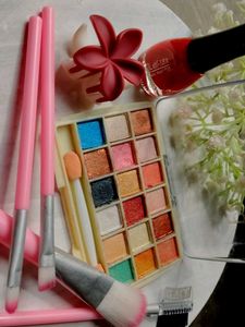 Makeup Brush Set With Clature &amp; Nail Paint