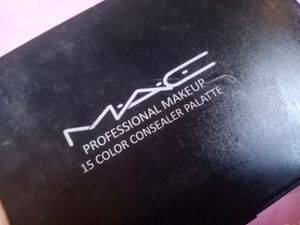 MAC Concealer