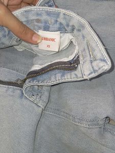 Light Wash High-Waisted Jeans From URBANIC
