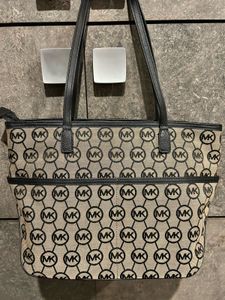 👜 Authentic Michael Kors Tote – new