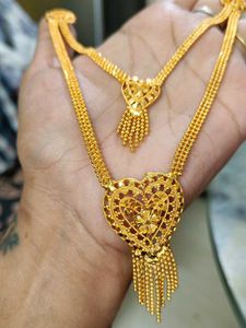Elegant Gold-Tone Necklace &amp; Earring Set
