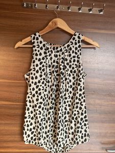 Sleevless Cheetah Pattern Top