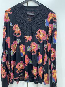 💖 Thrift Treasure: Floral Fiesta Black Top! 🌺