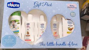 Chicco Baby Moments Essential Set, Gift Set for Ba
