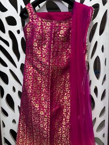 Inddus Women Pink And Gold Woven Kurta Set