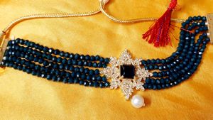Allure Glittering Women Necklace And Earrings