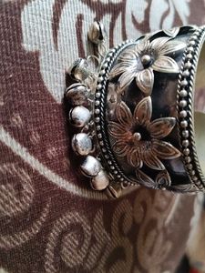 Oxidised Kada With Ghugru