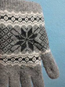 Cozy Gray Winter Gloves