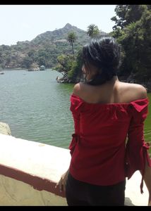 Up Shoulder Top