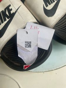 Nike Victori One Slides - Black &amp; White