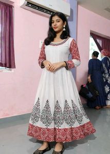 Elegant White & Red Printed Kurta