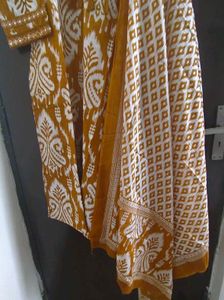 New Unused V Neck Shaped Suit
