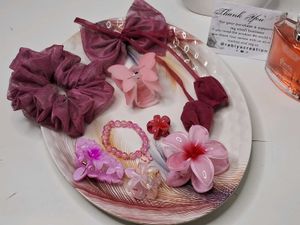 Combo Of 8 Pcs Hair Accessories 😍