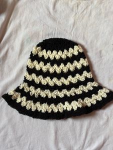 Black & cream Bucket Hat 🖤🤍