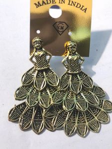 Beautiful Girly Feather Earrings