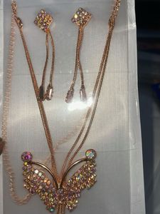 necklace and chain