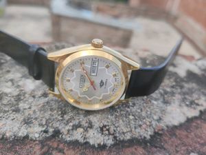 Vintage Citizen Automatic Men's Wrist Watch Japan Made Model 8200 Look Like New