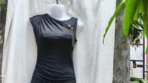I. Chic Black Bodycon Dress