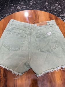 untouched very new shorts, denim size, extra small