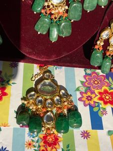Emerald Kundan Jewelry Set