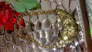 Neckpiece