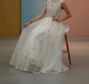 new gown.. selling bcz..just like a princess gown