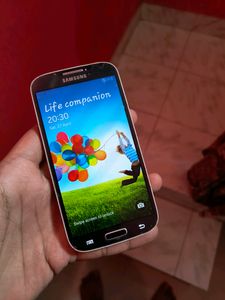 Htc U11 Phone With Charger And Samsung S4 Phon