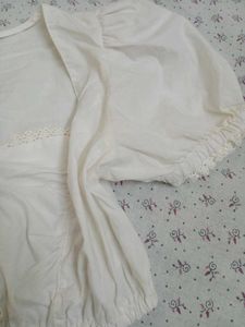 Women&#39;s White Puff Top