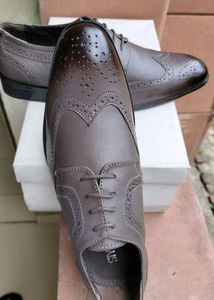 Size 7 Leather Shoe
