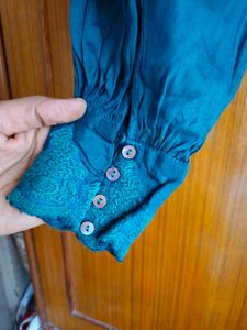 Cropped Ballon Sleeves Top