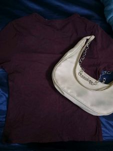 Levi&#39;s Burgundy T-Shirt