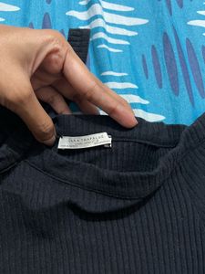 Black Off-Shoulder Top - M