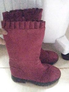 Kids Solid Snow Boots In Velvet Maroon.
