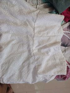 For Sale: Elegant White Cotton Sleeveless Top 🌸