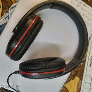 Headphone From Metlek  In Good Condition