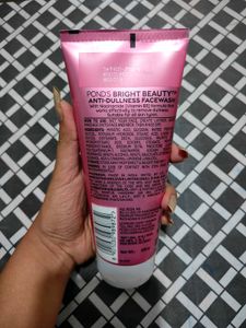 Pond&#39;s Bright Beauty Facewash