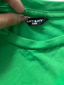 Green &#39;Running&#39; Graphic Tee
