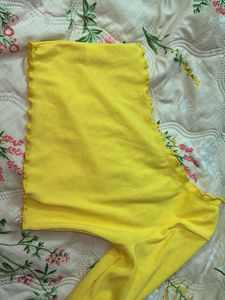 Yellow Ribbed Lettuce Edge Top