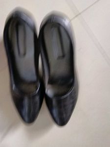 Black Heeled Pumps