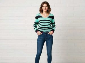 ✅🆕 BRAND NEW Striped V-Neck Knit Top🆕✅